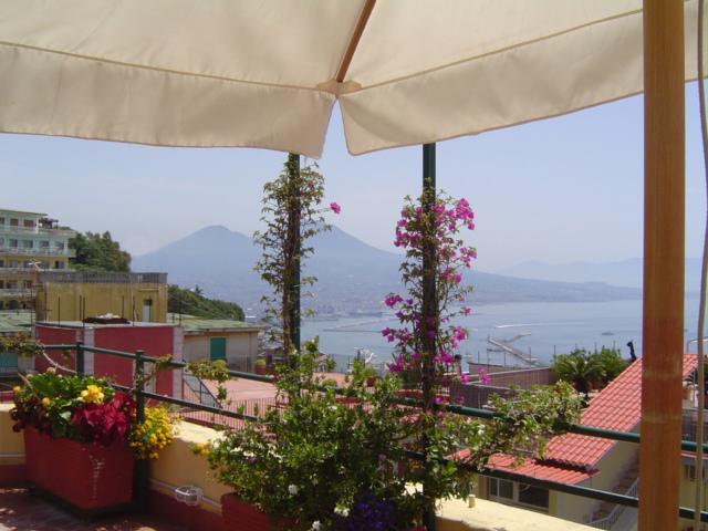 Una Terrazza Sul Golfo Nápoly Kültér fotó